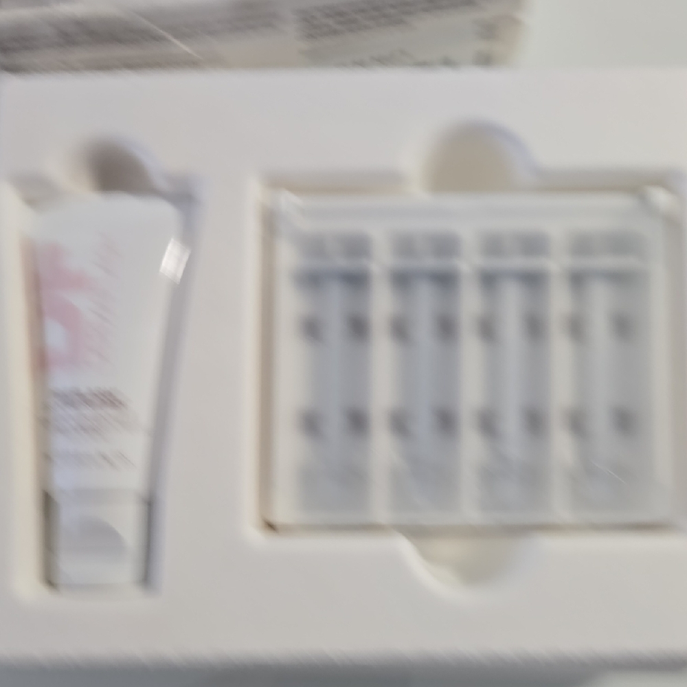 Luxe+ Sonic Dermaplaning Refill Kit - White - Picture 3 of 7